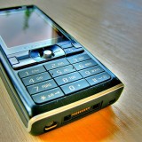 ‘Invisibility cloak’ antennas could shrink cellphones