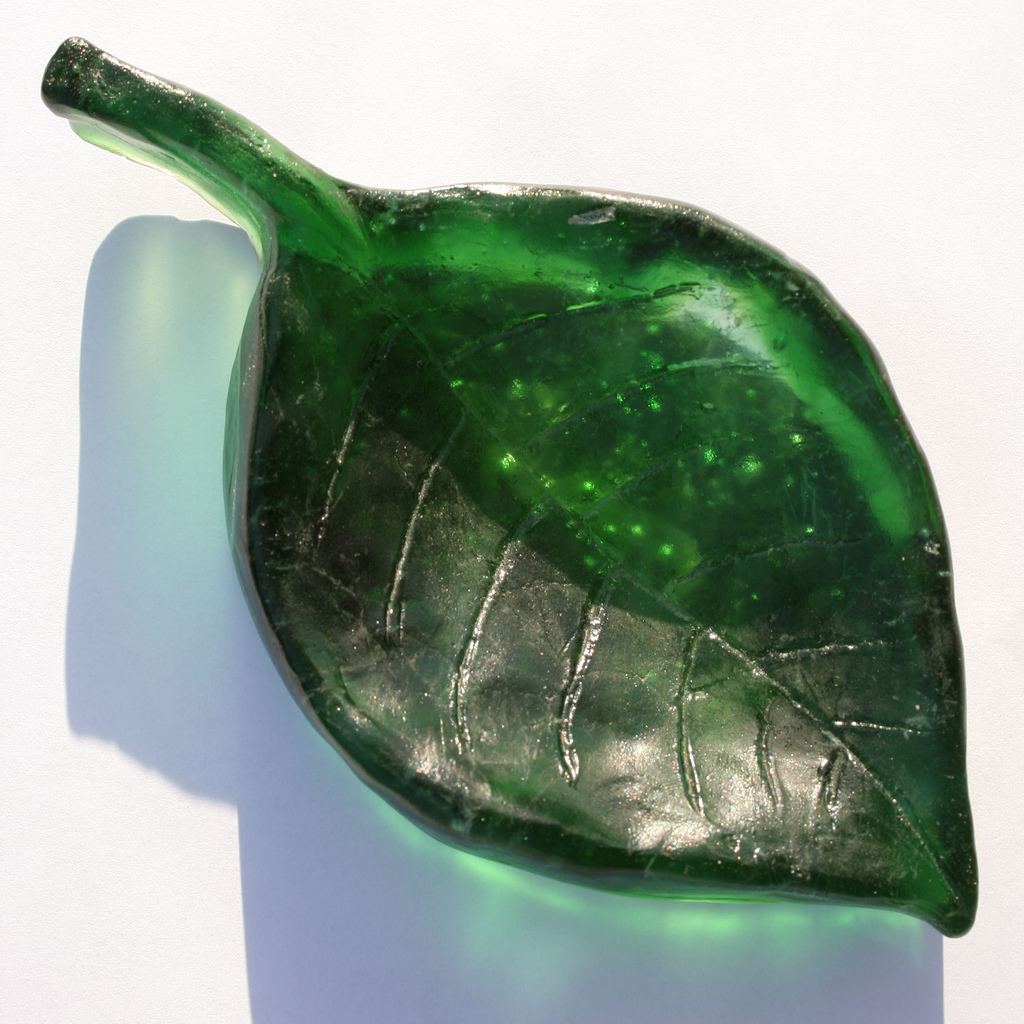 Glass leaf ‘sweats’ to generate electricity