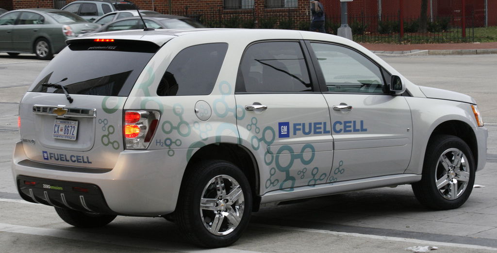 Platinum-free fuel cell promises cheap, green power