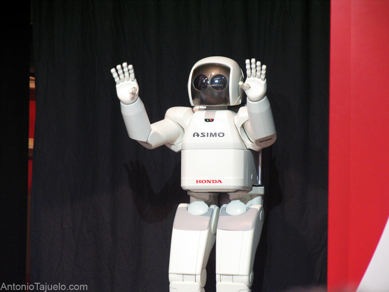 Robot Asimo can understand three voices at once