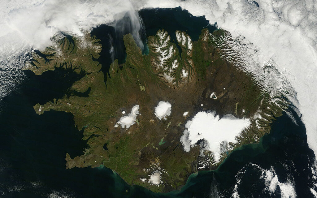 Strange mantle plume under Iceland helps keep Scotland afloat
